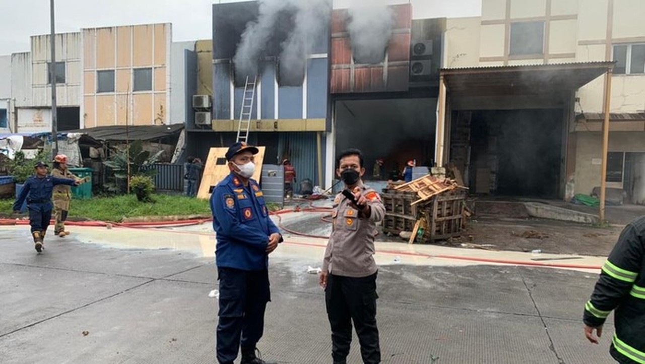 Investigasi Besar: Polisi Cecar 7 Saksi Terkait Kebakaran Gudang Kimia yang Mencemari Sungai Cisadane