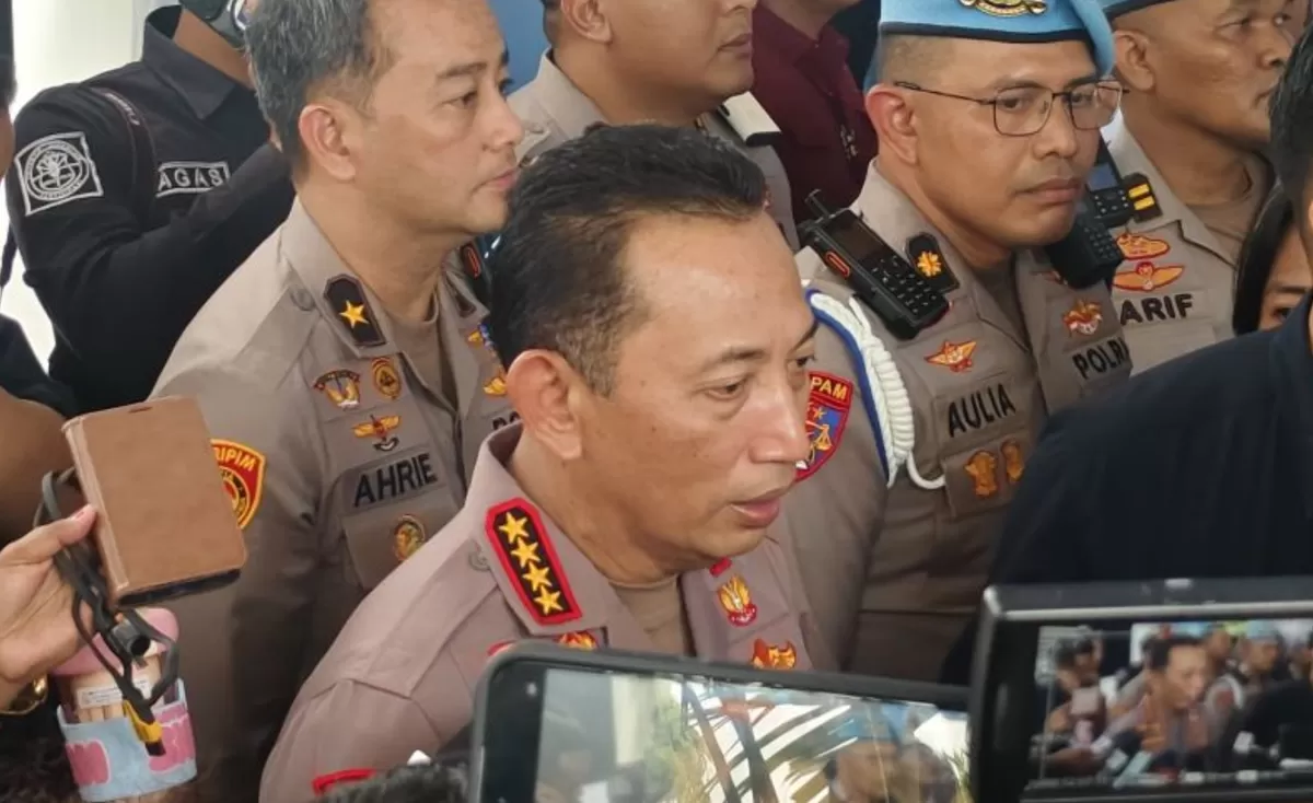 Jenderal Listyo Sigit Prabowo memerintahkan jajaran Polri segera menangkap pelaku penembakan pilot Smart Air.