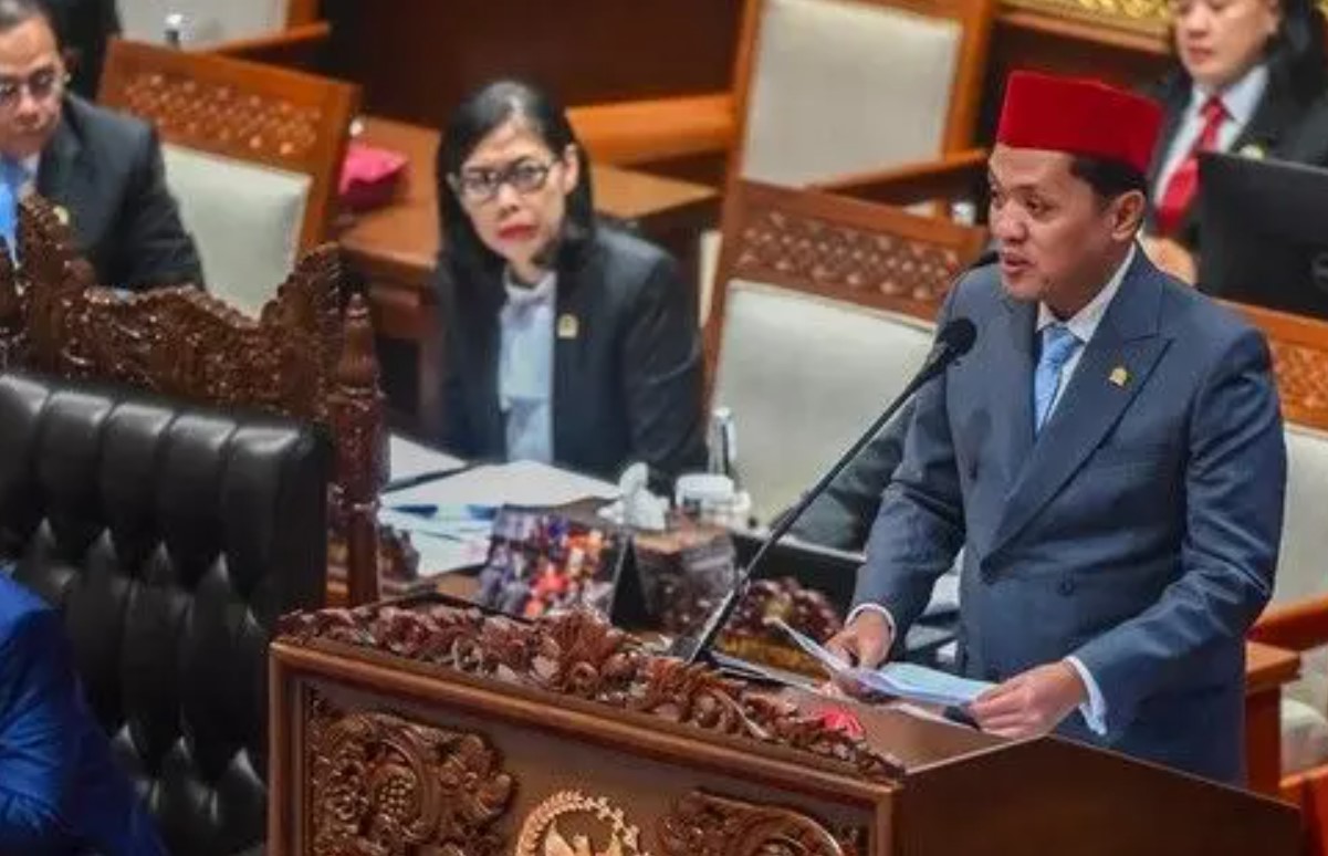 Ketua Komisi III DPR RI mendesak Ketua BEM UGM membuat laporan polisi terkait dugaan teror