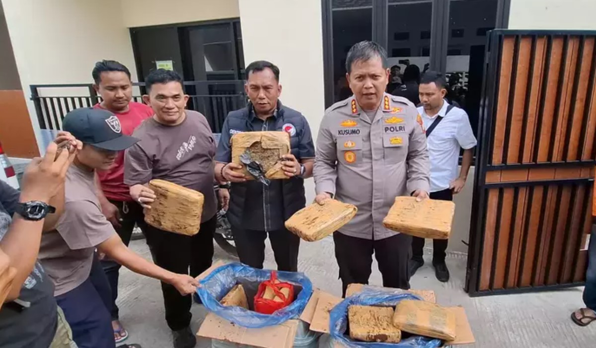 Bandar Ganja Bekasi Kopi ditangkap polisi setelah menyamarkan 30 kg ganja