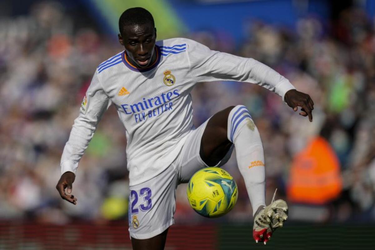 Real Madrid resmi umumkan Cedera Otot Ferland Mendy