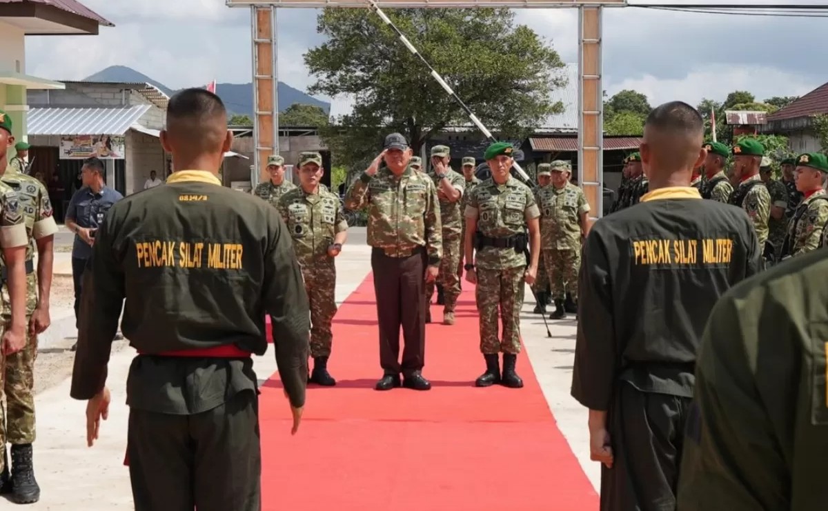 Menhan Sjafrie Sjamsoeddin meninjau Kesiapan Prajurit Yonif Ksatria Satam di Bangka Belitung