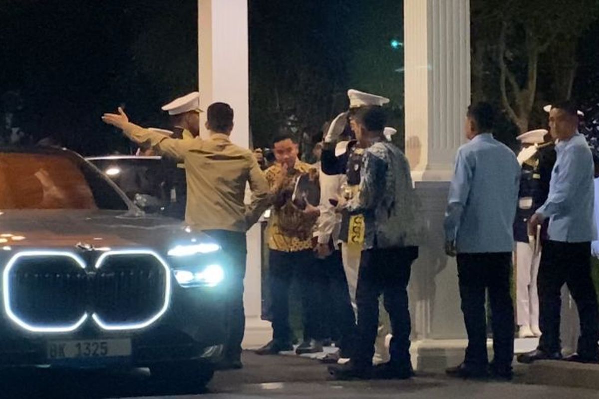 Wakil Presiden Gibran Rakabuming Raka pulang semobil dengan Presiden ke-7 RI Jokowi
