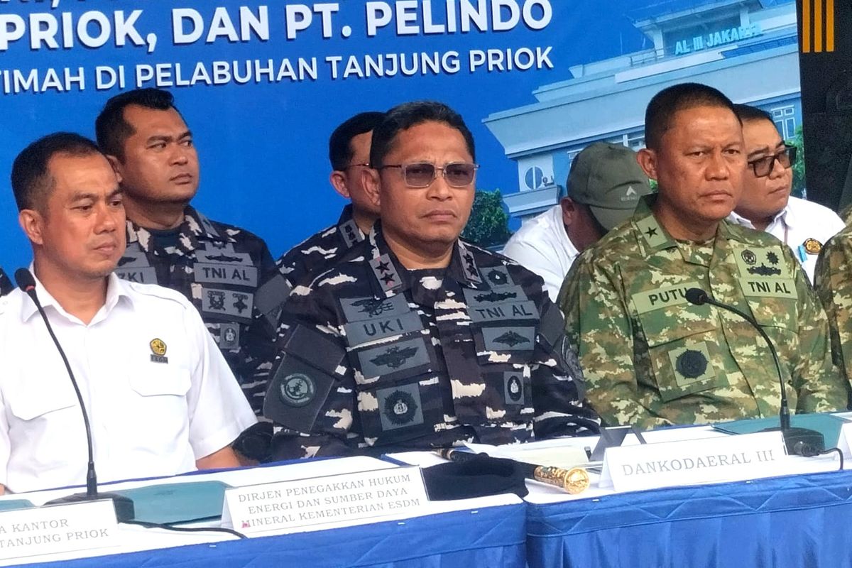TNI AL resmi mempertebal pengamanan laut Jakarta menyusul status Siaga 1.