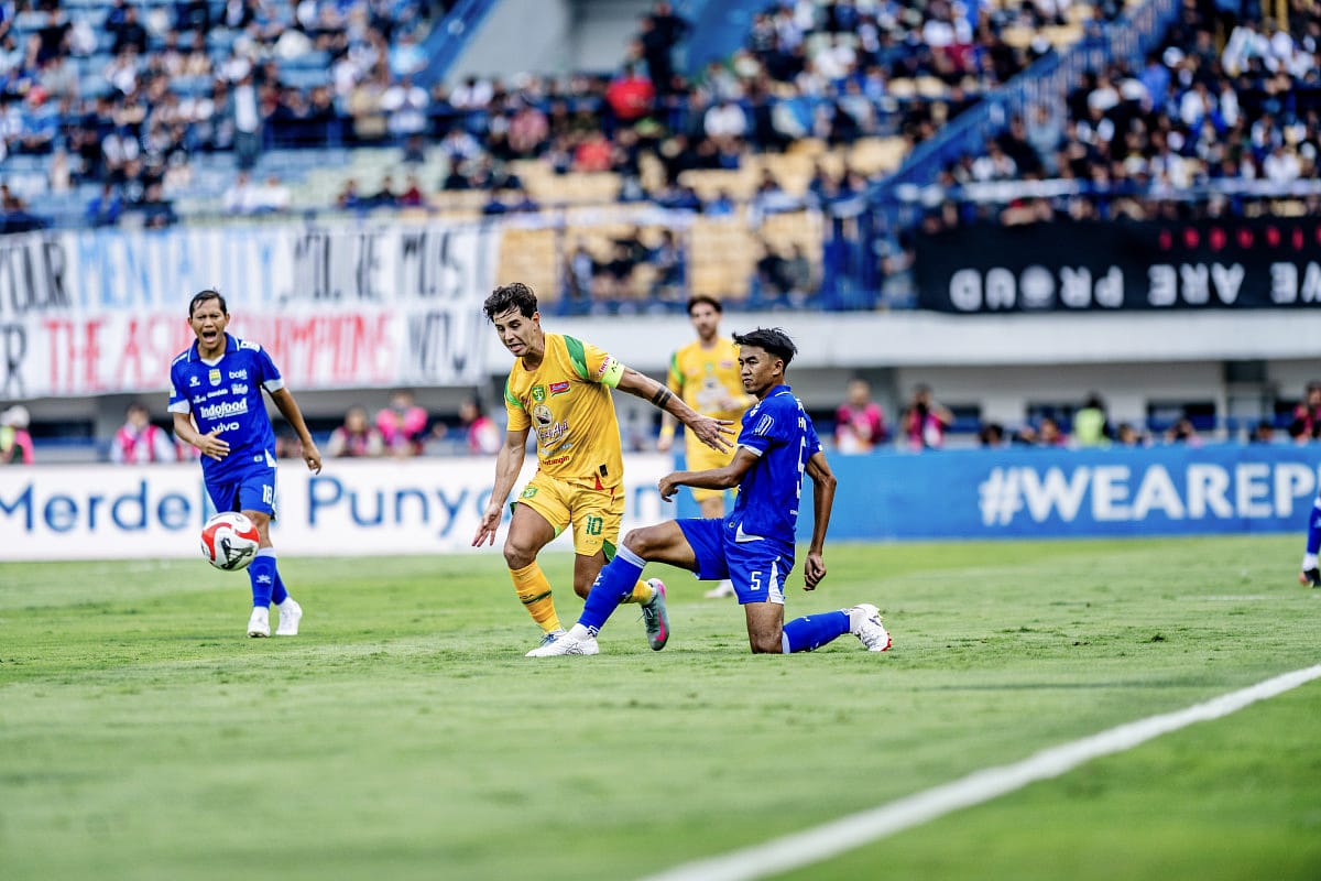 Persebaya Surabaya siap menjamu Persib Bandung di GBT