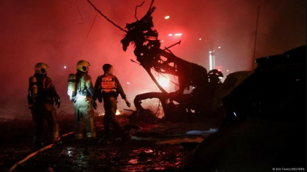 Peristiwa Rudal Iran Hantam Israel menyebabkan 12 orang terluka