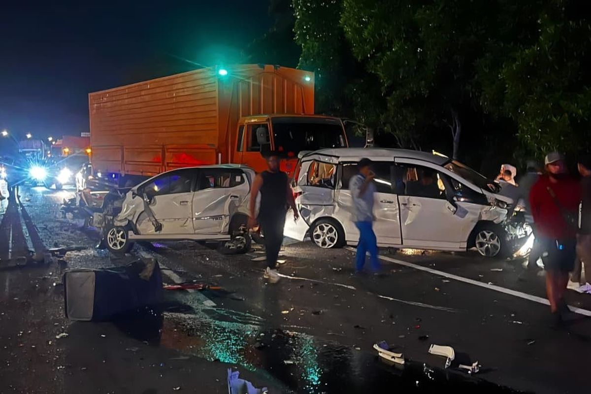 Tragedi tabrakan maut Tol Cipularang melibatkan 10 kendaraan di KM 93