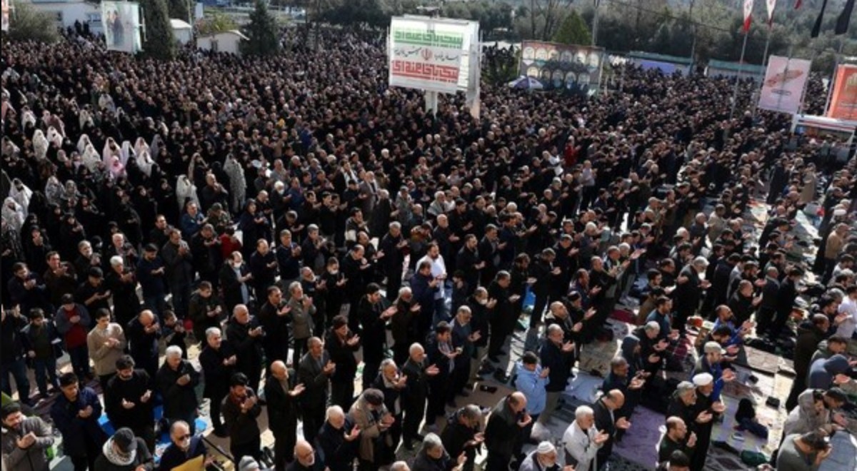 Ribuan Warga Iran Shalat Id di lapangan terbuka Teheran meski dibayangi ketegangan militer