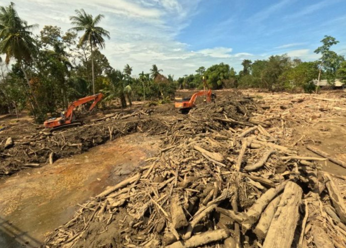 Warga Desa Garoga menggunakan Kayu Sisa Banjir Huntara untuk membangun hunian mandiri